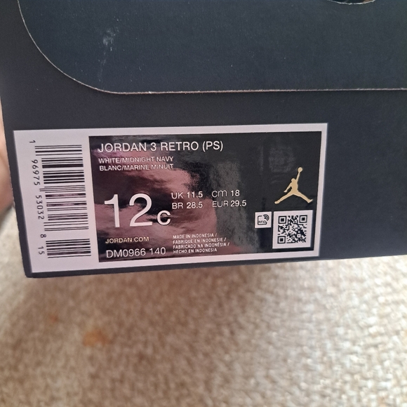 Boys Jordan 3 Retro💙🩶 - Picture 11 of 12